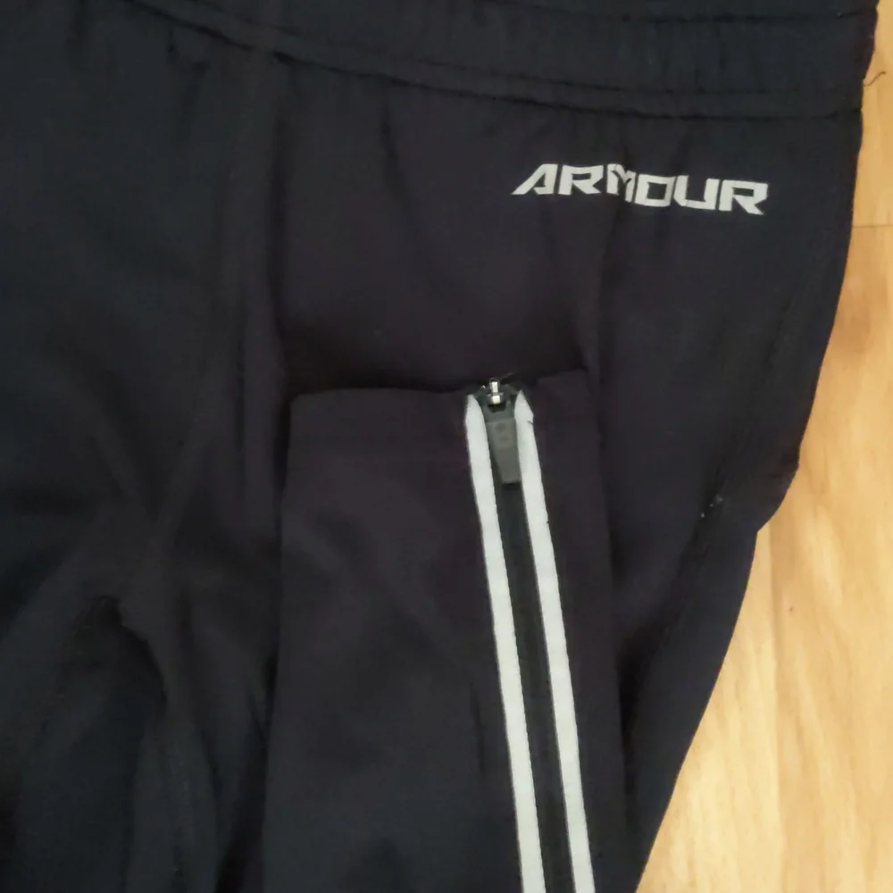 Under Armour compression pants boy's medium - Picture 2 of 5